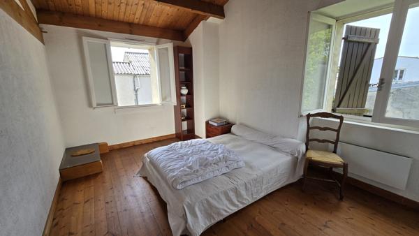 Maison  8 pièce(s)  5 chambre(s)  218 m²