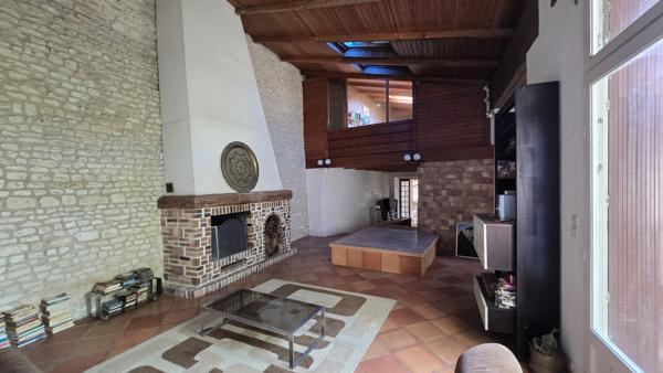 Maison  8 pièce(s)  5 chambre(s)  218 m²