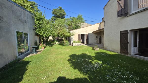 Maison  8 pièce(s)  5 chambre(s)  218 m²