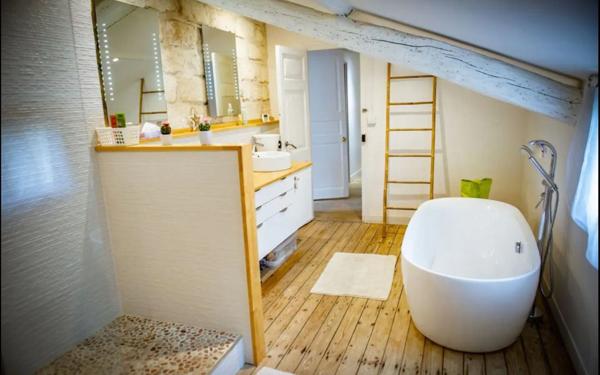 Maison à louer    7 pièces •  Sommières