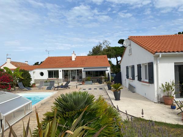 Maison avec dependance et terrain paysage !