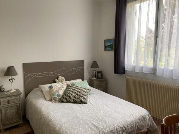 Maison avec dependance et terrain paysage !