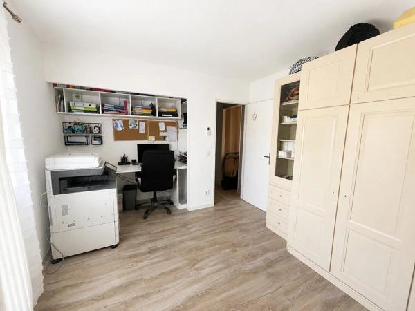 Vente                                                      Maison
                        
                     5 pièces                      107 m2                     à Le Luc
