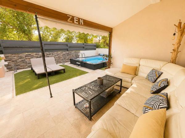 Vente                                                      Maison
                        
                     5 pièces                      107 m2                     à Le Luc