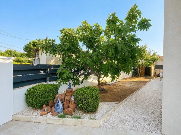 Vente                                                      Maison
                        
                     5 pièces                      107 m2                     à Le Luc