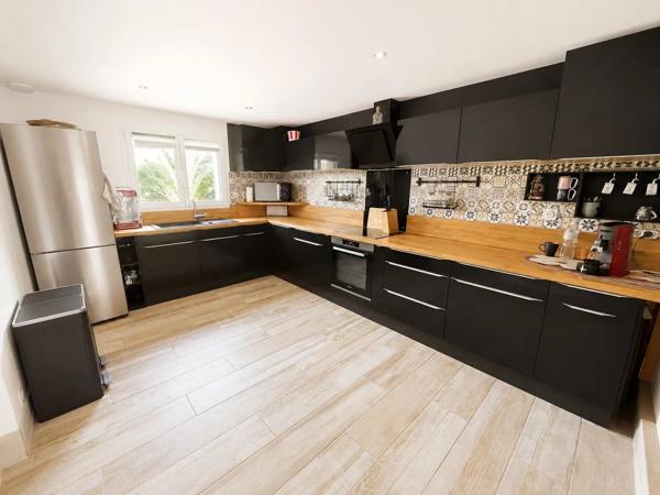Vente                                                      Maison
                        
                     5 pièces                      107 m2                     à Le Luc