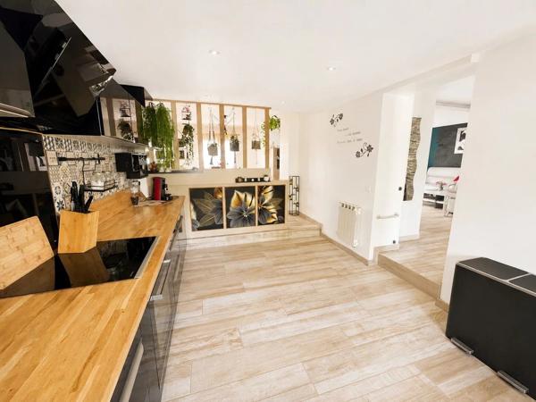 Vente                                                      Maison
                        
                     5 pièces                      107 m2                     à Le Luc