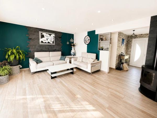 Vente                                                      Maison
                        
                     5 pièces                      107 m2                     à Le Luc