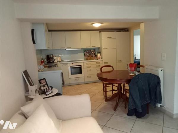 A VENDRE - DIVONNE LES BAINS - T2 LOUE - 54 m2 - cave, cour, deux stationnements privatifs -