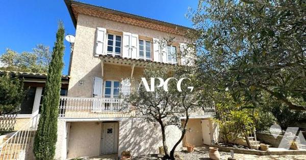 MAISON AVEC GARAGE A VENDRE PROCHE CENTRE NYONS 