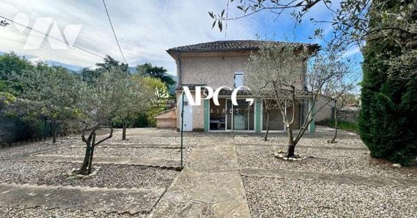 MAISON AVEC GARAGE A VENDRE PROCHE CENTRE NYONS 