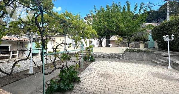 MAISON AVEC GARAGE A VENDRE PROCHE CENTRE NYONS 