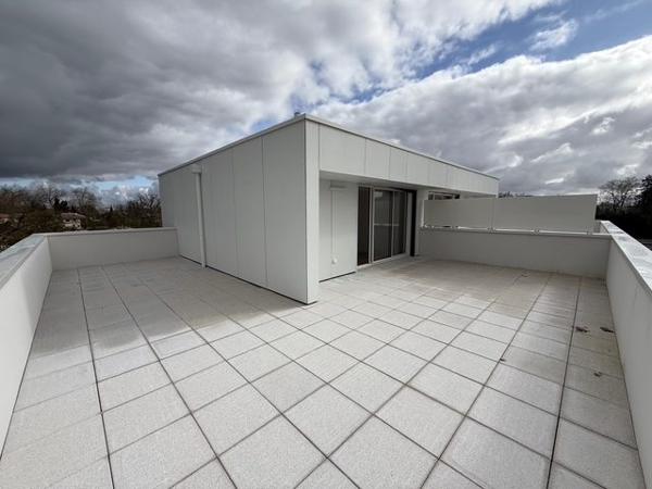 Un Dernier Etage/Terrasse avec RoofTop