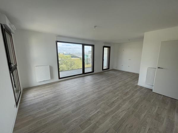 Appartement T4 avec Terrasse Sud et Parking - Pied de tram