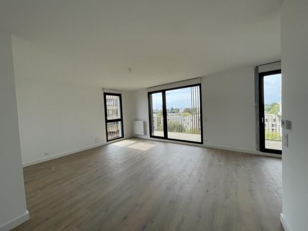 Appartement T4 avec Terrasse Sud et Parking - Pied de tram