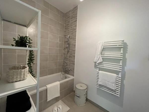 Appartement T4 avec Terrasse Sud et Parking - Pied de tram