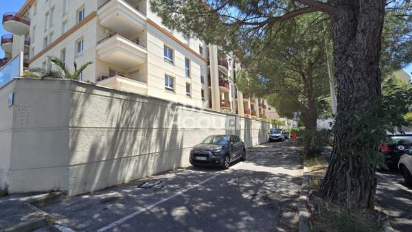 Grand studio 30 M2 avec terrasse et parking  dans résidence de qualité