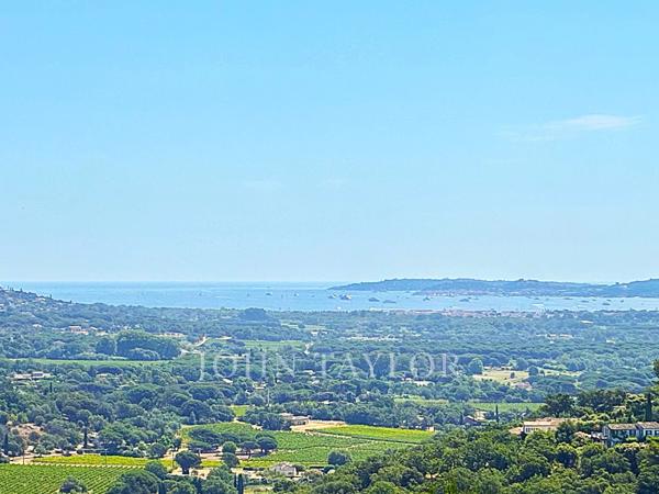 Propriété Unique avec Vue Mer au Cœur de Grimaud