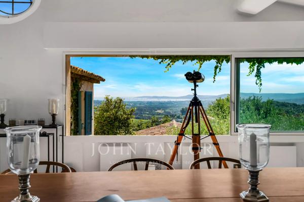 Propriété Unique avec Vue Mer au Cœur de Grimaud
