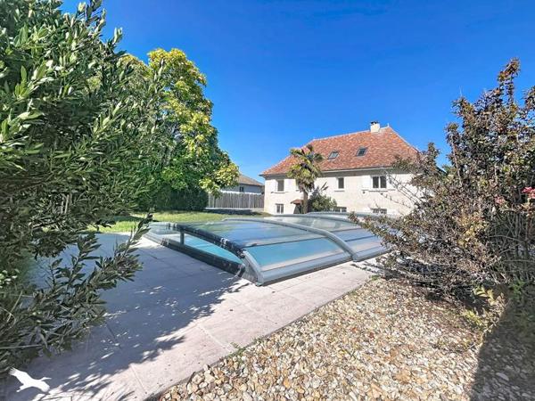 Maison 369 600 € Trélissac 9 p 269 m² DPE C