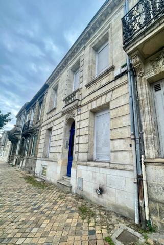 BORDEAUX - Appartement 28m2 - Meublé - Dernier étage - Immeuble pierres - Petite copropriété 4 lots - Libre de toute occupation