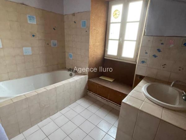 Ferme - Proximite oloron-sainte-marie - Réf.:205247 PROXIMITE OLORON - FERME A RENOVER ENTIEREMENT AVEC 4 HA DE TERRES LIBRES -