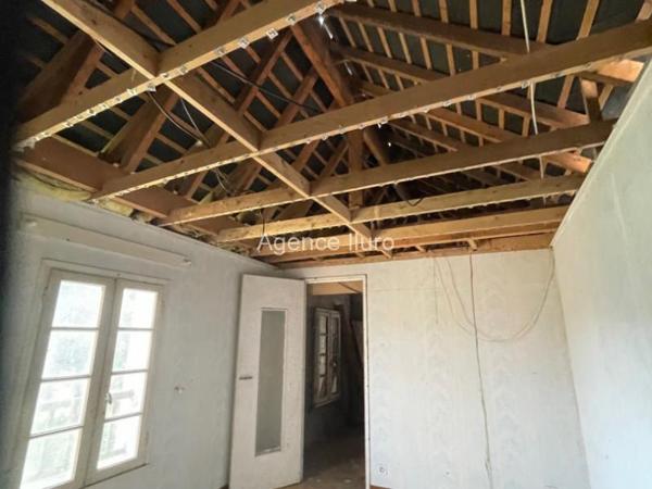 Ferme - Proximite oloron-sainte-marie - Réf.:205247 PROXIMITE OLORON - FERME A RENOVER ENTIEREMENT AVEC 4 HA DE TERRES LIBRES -