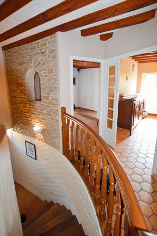 Maison ancienne de 154 m2 , au calme à COUCHES.