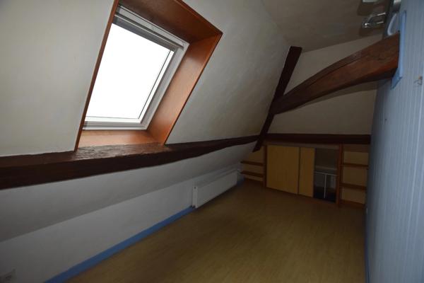 Maison ancienne de 154 m2 , au calme à COUCHES.