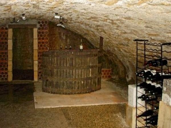 Maison ancienne de 154 m2 , au calme à COUCHES.