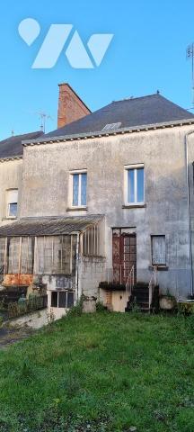 LA GUERCHE DE BGNE - Plein-centre - Vaste maison avec cour