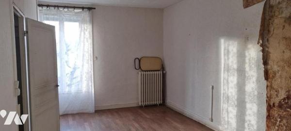 LA GUERCHE DE BGNE - Plein-centre - Vaste maison avec cour