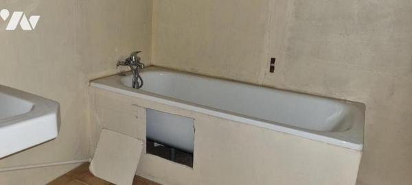 LA GUERCHE DE BGNE - Plein-centre - Vaste maison avec cour