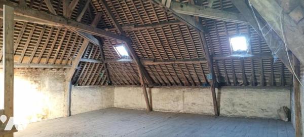 LA GUERCHE DE BGNE - Plein-centre - Vaste maison avec cour