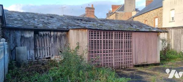 LA GUERCHE DE BGNE - Plein-centre - Vaste maison avec cour