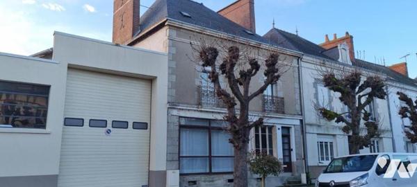 LA GUERCHE DE BGNE - Plein-centre - Vaste maison avec cour