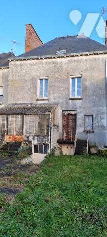 LA GUERCHE DE BGNE - Plein-centre - Vaste maison avec cour