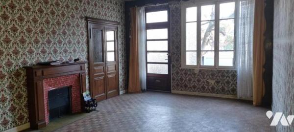 LA GUERCHE DE BGNE - Plein-centre - Vaste maison avec cour