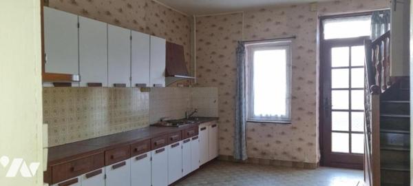 LA GUERCHE DE BGNE - Plein-centre - Vaste maison avec cour