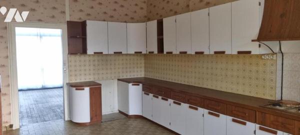 LA GUERCHE DE BGNE - Plein-centre - Vaste maison avec cour