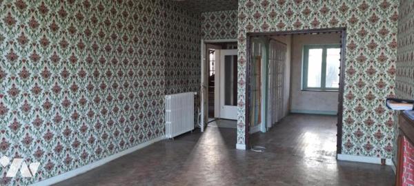 LA GUERCHE DE BGNE - Plein-centre - Vaste maison avec cour