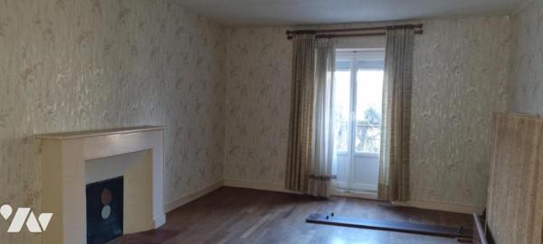 LA GUERCHE DE BGNE - Plein-centre - Vaste maison avec cour