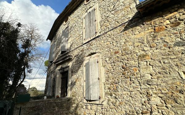 Maison à vendre    7 pièces •  Vallon-Pont-d'Arc
