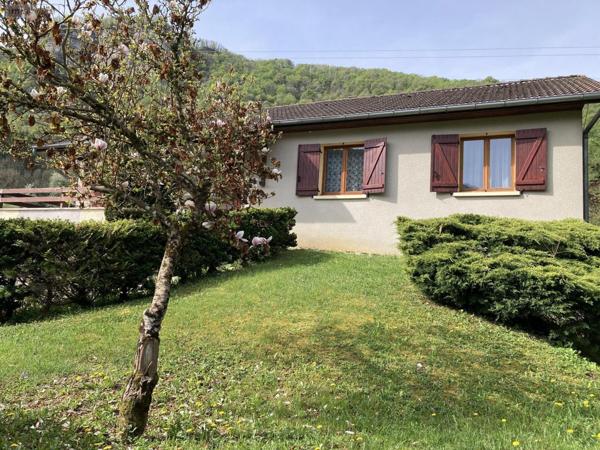 Maison individuelle à vendre à Saint-Rambert-en-Bugey dans l'Ain (01230), ref : VM1519-01032