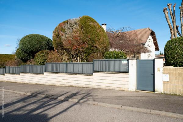 Impasse dans quartier calme, bon état général, proche toutes commodités