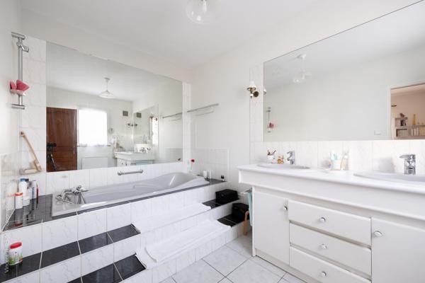 Impasse dans quartier calme, bon état général, proche toutes commodités