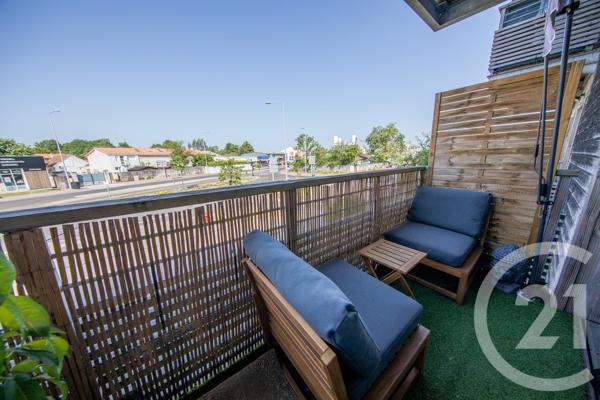 Appartement T2 à vendre  2 pièces - 42,80 m 2   LE HAILLAN  - 33