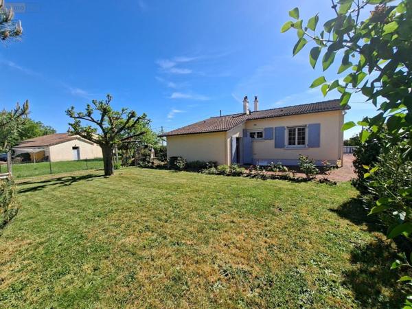 Maison à vendre à Argentonnay dans les Deux-Sèvres (79150), ref : AGM 83*   
MOUTIERS SOUS ARGENTON