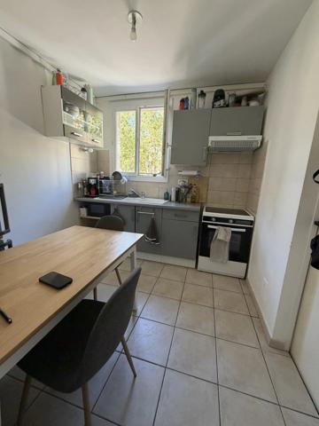 Location                                                      Appartement
                        
                     3 pièces                      58 m2                     à Salon-de-Provence