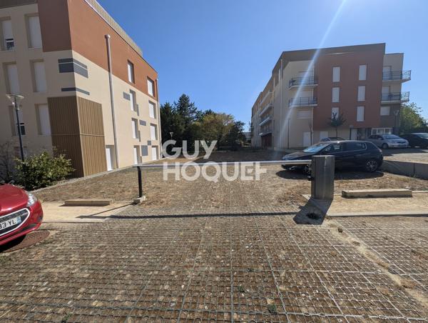 18 places de Parking proche facs de medecine